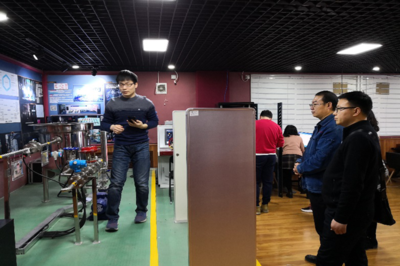 應用化學工程學院深化校企合作，共探教育軟件開發新路徑